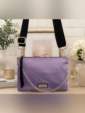 Gucci Beauty/Cosmetic Bag with floral interior GWP item